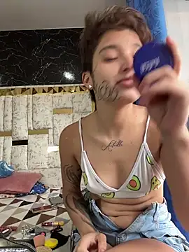 Snapshot of DayanaDG chatting on December 2025 08:35:01 PM DayanaDG online show from December 2025 08:35:01 PM