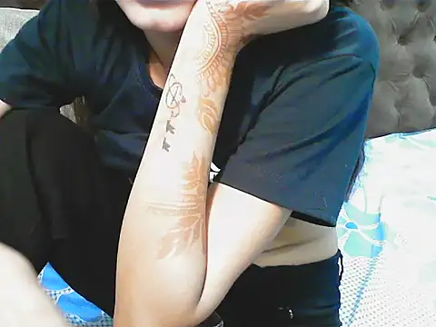 Snapshot of elize__ chatting on September 2025 02:20:01 PM elize online show from September 2025 02:20:01 PM