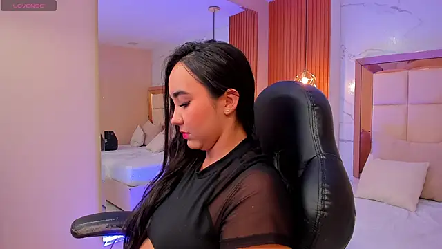 julieta rosee online show from May 2026 09:53:02 PM