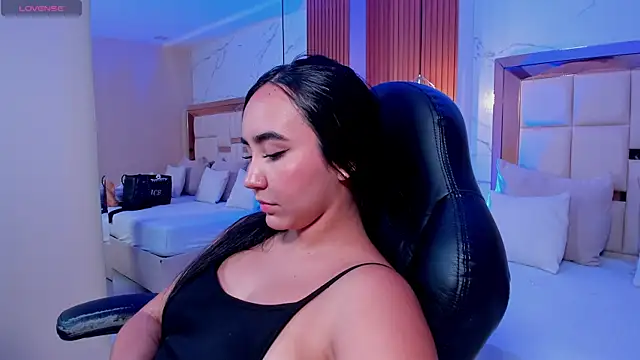 julieta rosee online show from May 2026 11:13:02 PM