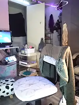 Purple2StayThnxx online show from November 2025 12:10:01 AM