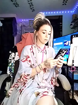 Purple2StayThnxx online show from February 2026 06:24:01 AM