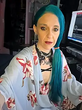 Purple2StayThnxx online show from April 2026 01:01:01 AM
