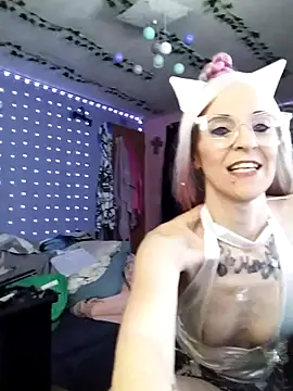Purple2StayThnxx online show from June 2026 10:10:02 PM