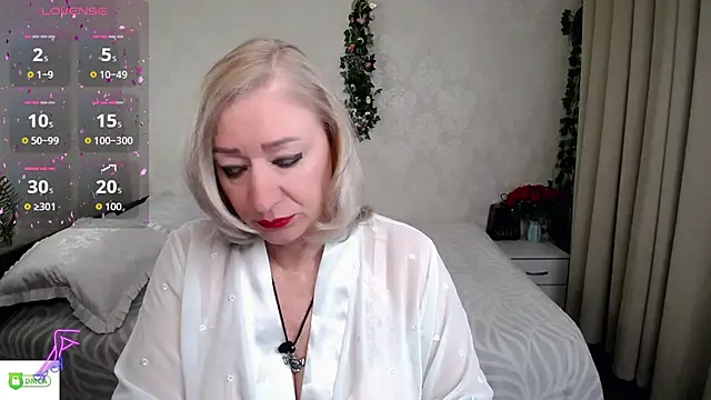 hunters woman online show from May 2026 07:30:01 PM
