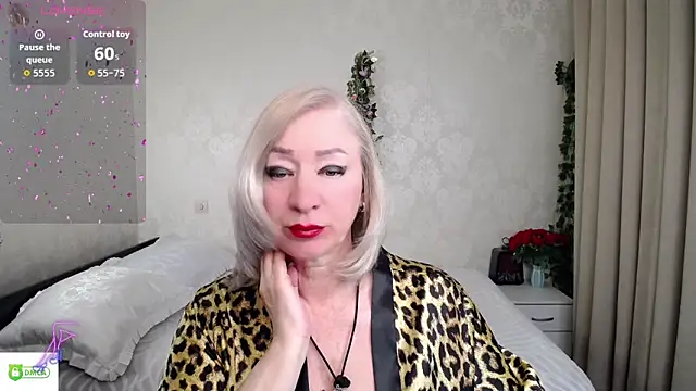hunters woman online show from May 2026 07:00:02 PM
