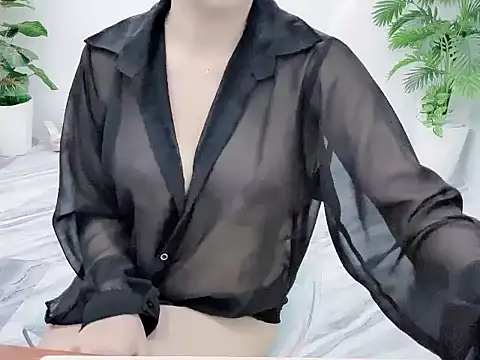 Snapshot of Lyly-2k5 chatting on October 2025 02:04:01 PM Lyly-2k5 online show from October 2025 02:04:01 PM