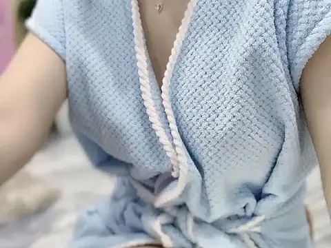 Snapshot of Lyly-2k5 chatting on October 2025 01:24:01 AM Lyly-2k5 online show from October 2025 01:24:01 AM