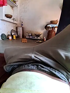 Snapshot of RAYI_Queen_3 chatting on October 2025 03:27:02 AM RAYI Queen 3 online show from October 2025 03:27:02 AM