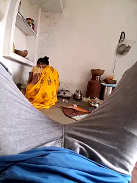 Snapshot of RAYI_Queen_3 chatting on October 2025 03:34:01 AM RAYI Queen 3 online show from October 2025 03:34:01 AM