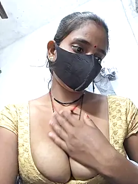 Snapshot of RAYI_Queen_3 chatting on November 2025 04:07:02 PM RAYI Queen 3 online show from November 2025 04:07:02 PM