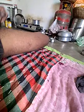 Snapshot of RAYI_Queen_3 chatting on December 2025 04:06:02 AM RAYI Queen 3 online show from December 2025 04:06:02 AM