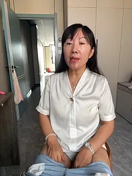 Snapshot of xiaomei-11 chatting on October 2025 03:02:02 AM xiaomei-11 online show from October 2025 03:02:02 AM