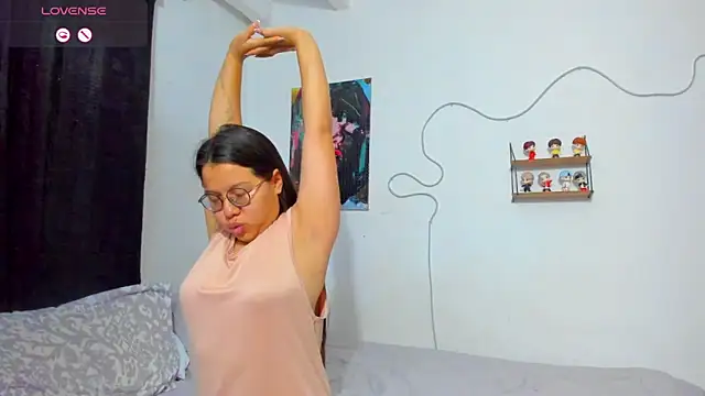 Dilan and Mia online show from December 2025 12:11:02 PM