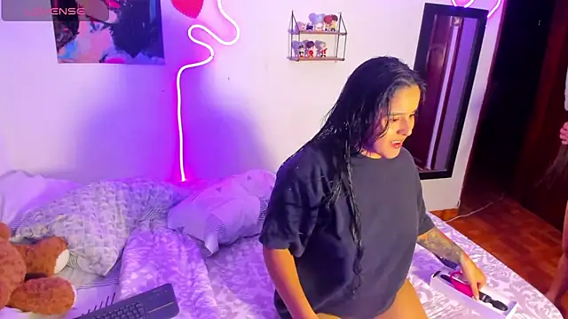 Dilan and Mia online show from May 2026 05:57:01 AM