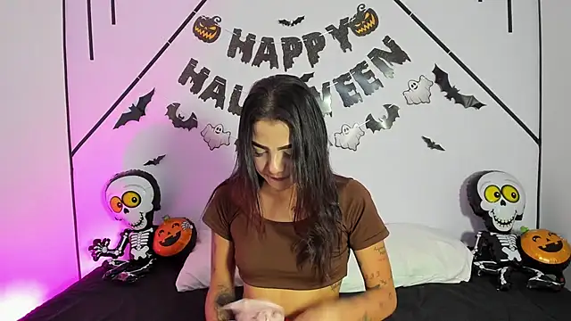 Snapshot of MiahCornell_ chatting on November 2025 07:05:02 PM MiahCornell online show from November 2025 07:05:02 PM