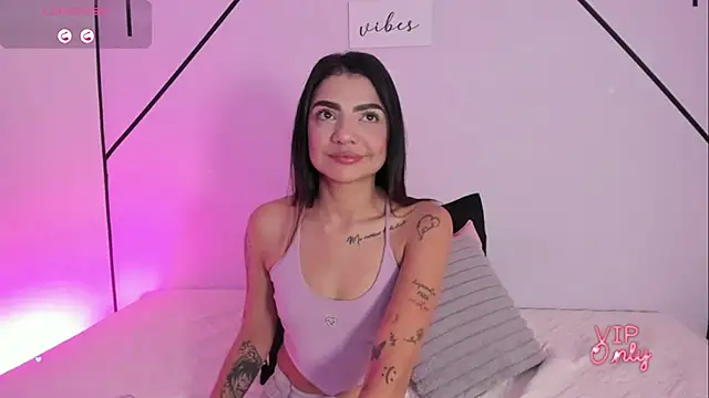 Snapshot of MiahCornell_ chatting on February 2026 07:40:01 PM MiahCornell online show from February 2026 07:40:01 PM