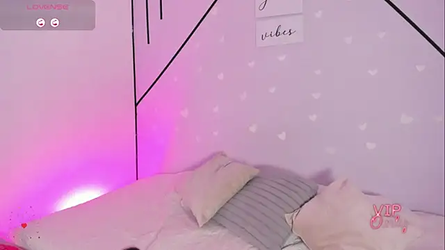 Snapshot of MiahCornell_ chatting on February 2026 10:39:01 PM MiahCornell online show from February 2026 10:39:01 PM