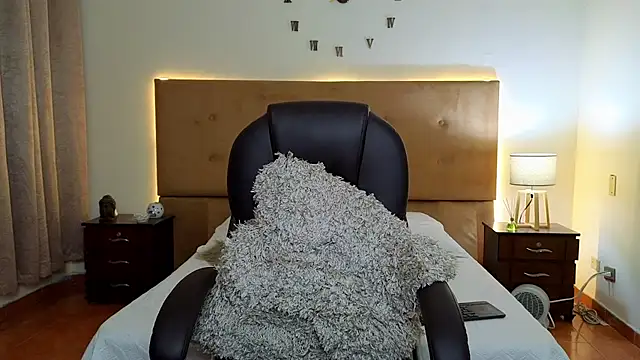 Steven Velez online show from September 2025 12:43:01 AM