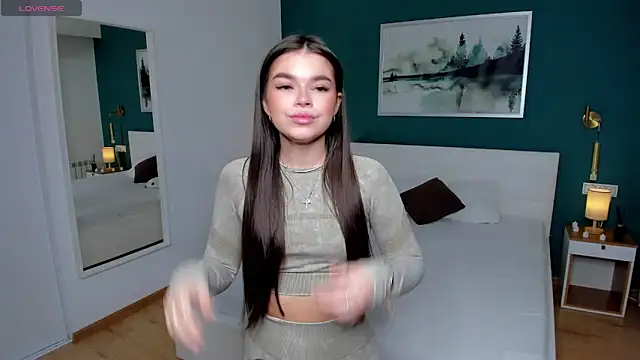 HollisHearl online show from September 2025 07:19:01 AM