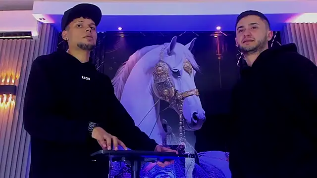 Dominic Max  online show from September 2025 04:12:01 AM