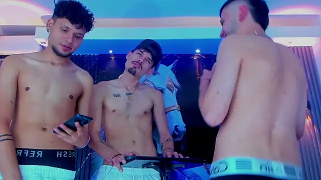 Dominic Max  online show from September 2025 04:40:02 PM