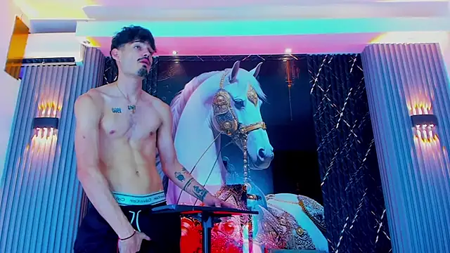 Dominic Max  online show from September 2025 04:50:02 PM