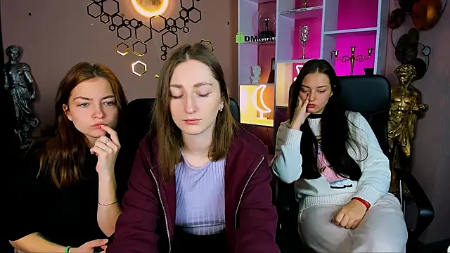 eva smiith  online show from December 2025 07:05:01 AM