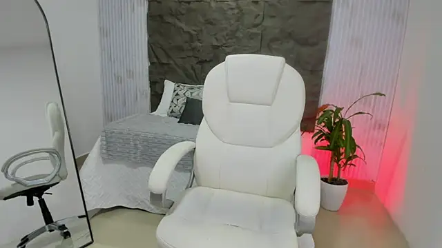 megann hill  online show from November 2025 12:27:02 PM