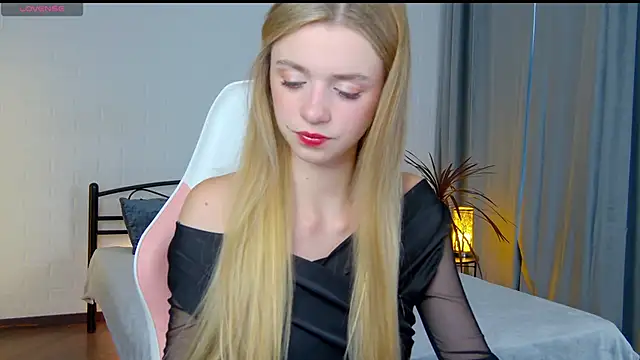 Snapshot of KelsiWest chatting on September 2025 01:12:01 PM KelsiWest online show from September 2025 01:12:01 PM