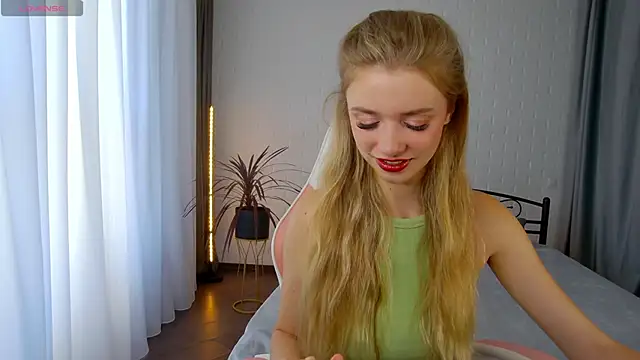 Snapshot of KelsiWest chatting on September 2025 05:31:01 AM KelsiWest online show from September 2025 05:31:01 AM