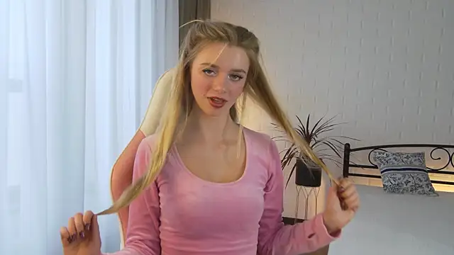 Snapshot of KelsiWest chatting on October 2025 01:40:02 PM KelsiWest online show from October 2025 01:40:02 PM