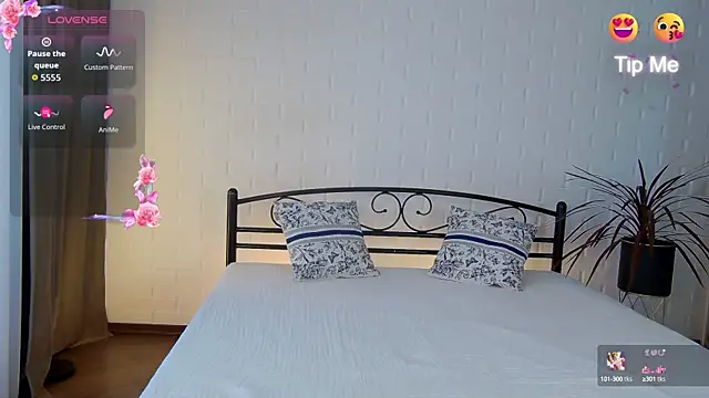 Snapshot of KelsiWest chatting on October 2025 01:31:02 PM KelsiWest online show from October 2025 01:31:02 PM