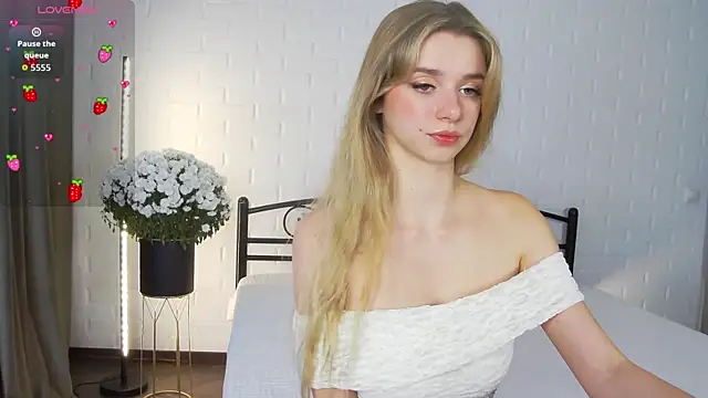 Snapshot of KelsiWest chatting on October 2025 02:18:01 PM KelsiWest online show from October 2025 02:18:01 PM