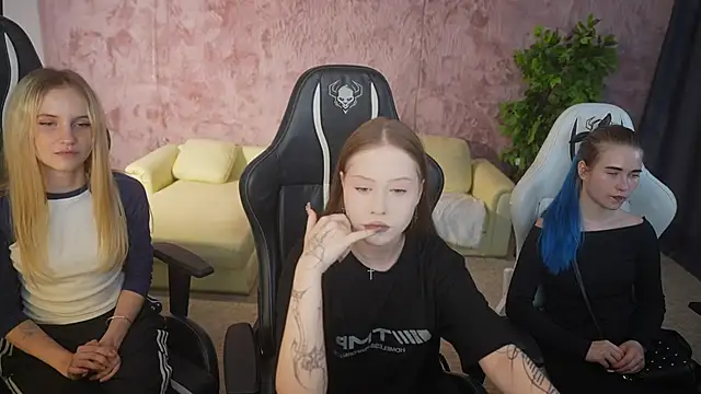 Snapshot of Esmie_Smile chatting on September 2025 02:50:01 PM Esmie Smile online show from September 2025 02:50:01 PM