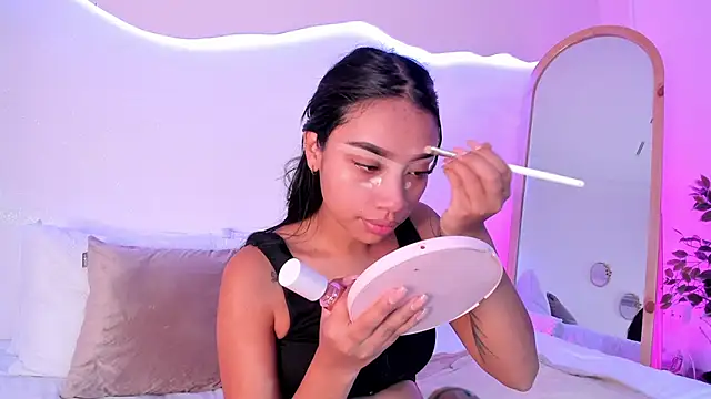 MissPocahontass online show from November 2025 12:06:01 PM