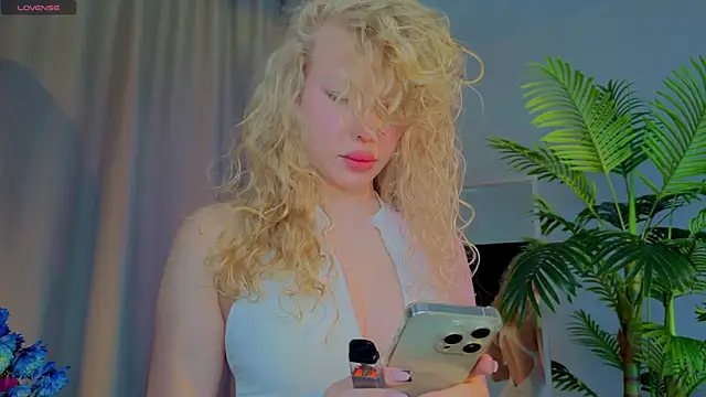 Snapshot of emilyshepar_d chatting on November 2025 02:32:01 AM emilyshepar d online show from November 2025 02:32:01 AM