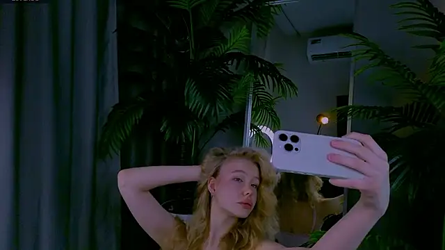 Snapshot of emilyshepar_d chatting on March 2026 03:20:01 AM emilyshepar d online show from March 2026 03:20:01 AM