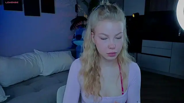 Snapshot of emilyshepar_d chatting on June 2026 02:44:02 AM emilyshepar d online show from June 2026 02:44:02 AM