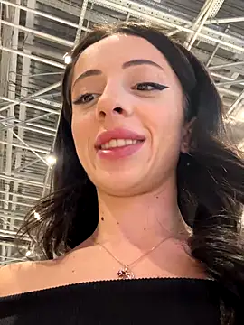 Yesmoree online show from October 2025 10:29:01 AM