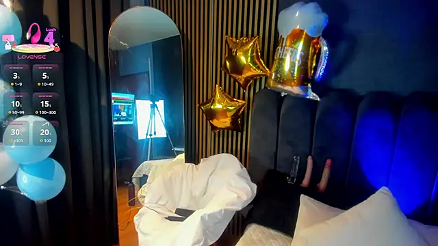 Snapshot of Gina_77 chatting on October 2025 12:02:02 PM Gina 77 online show from October 2025 12:02:02 PM