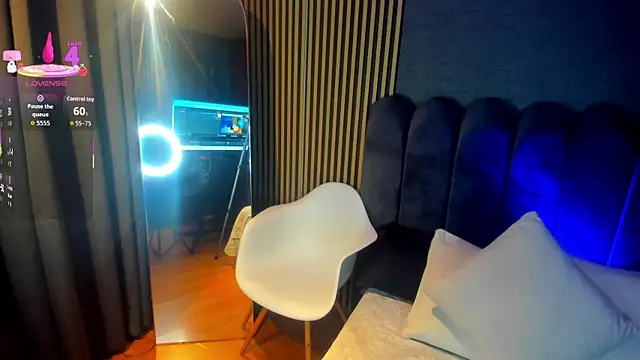 Snapshot of Gina_77 chatting on October 2025 12:05:02 PM Gina 77 online show from October 2025 12:05:02 PM