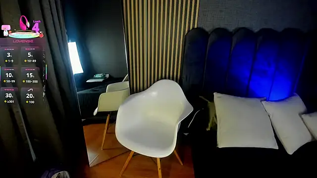 Snapshot of Gina_77 chatting on October 2025 12:07:02 PM Gina 77 online show from October 2025 12:07:02 PM