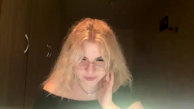 sunshinyflash online show from November 2025 06:28:02 PM