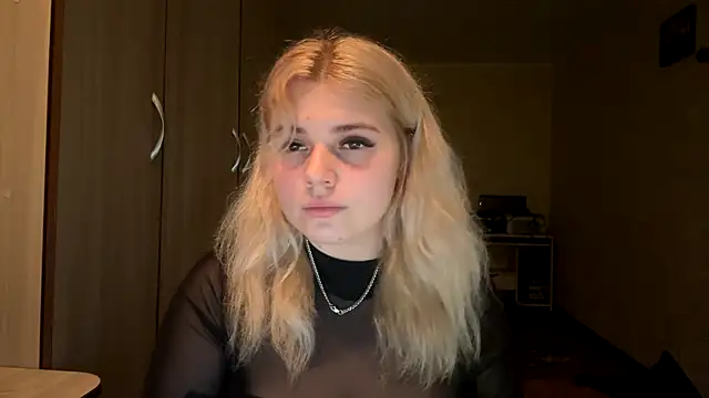 sunshinyflash online show from November 2025 04:40:02 PM