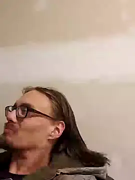 Snapshot of dandonn chatting on January 2025 05:19:02 AM dandonn online show from January 2025 05:19:02 AM