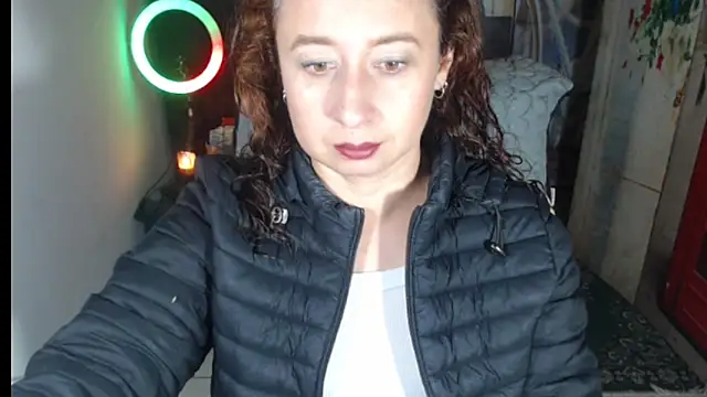 Snapshot of Milf_Valeria chatting on November 2025 02:18:02 PM Milf Valeria online show from November 2025 02:18:02 PM