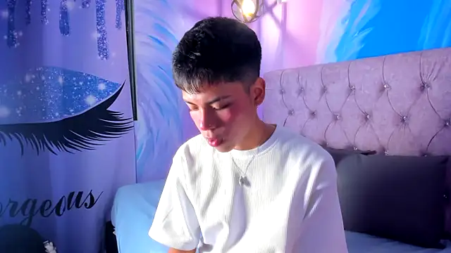 MaxiWildd online show from November 2025 12:52:01 PM