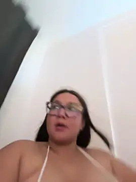 Kyleighc online show from May 2026 11:45:02 PM