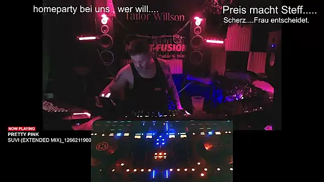 Snapshot of Wir2002Paar chatting on November 2025 11:32:01 PM Wir2002Paar online show from November 2025 11:32:01 PM